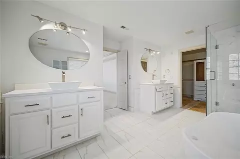 Bath - 26 Castle Haven Rd, Hampton, VA 23666 photo 4 of 6