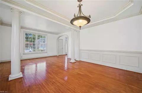 Living - 26 Castle Haven Rd, Hampton, VA 23666 photo 4 of 6