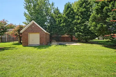 Exterior - 26 Castle Haven Rd, Hampton, VA 23666 photo 2 of 8