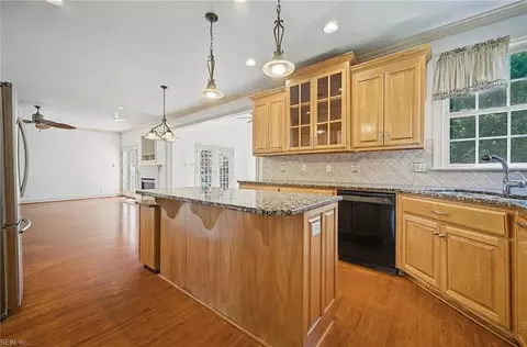 Kitchen - 26 Castle Haven Rd, Hampton, VA 23666 photo 2 of 2