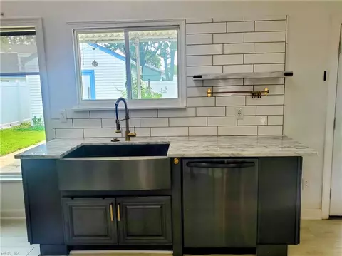 Kitchen - 58 Santa Barbara Dr, Hampton, VA 23666 photo 3 of 5