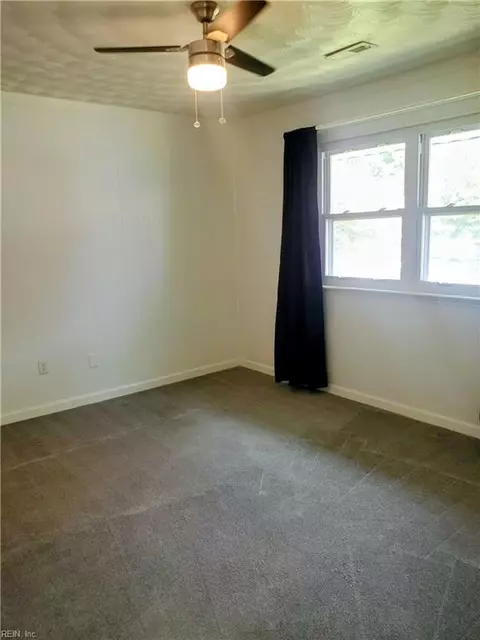 Bedroom - 58 Santa Barbara Dr, Hampton, VA 23666 photo 2 of 4