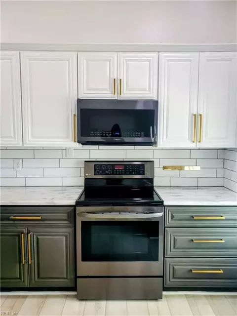 Kitchen - 58 Santa Barbara Dr, Hampton, VA 23666 photo 4 of 5