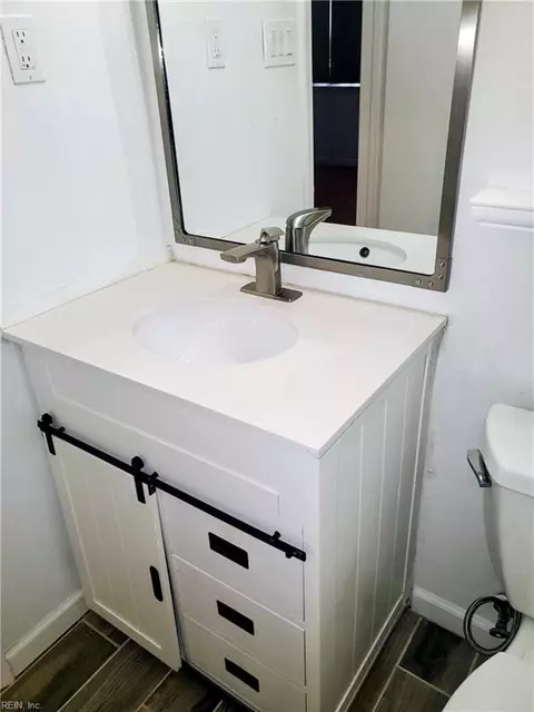 Bath - 58 Santa Barbara Dr, Hampton, VA 23666 photo 2 of 4