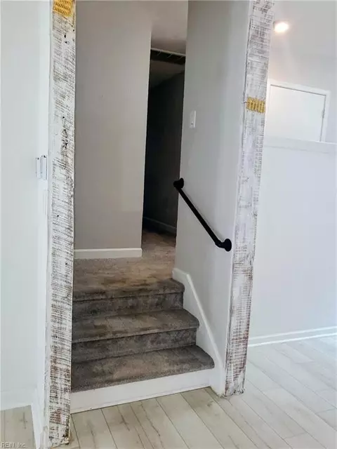 Entry Way - 58 Santa Barbara Dr, Hampton, VA 23666 photo 2 of 3