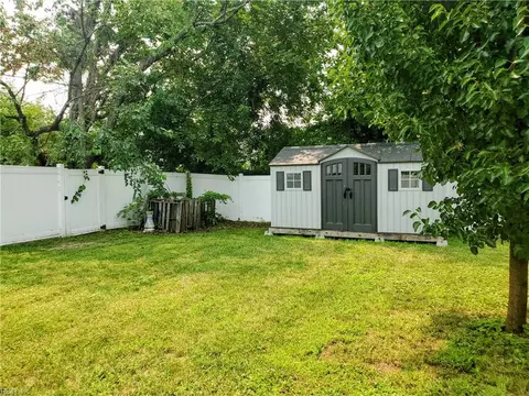 Exterior - 58 Santa Barbara Dr, Hampton, VA 23666 photo 4 of 7