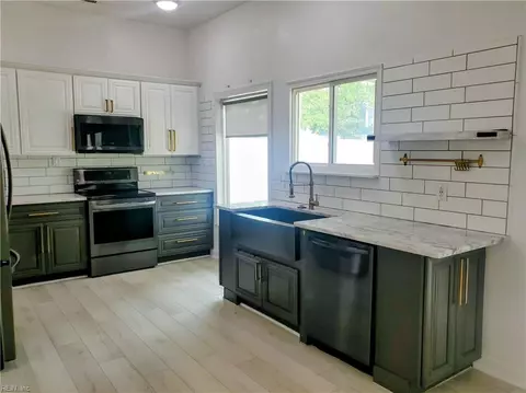 Kitchen - 58 Santa Barbara Dr, Hampton, VA 23666 photo 5 of 5