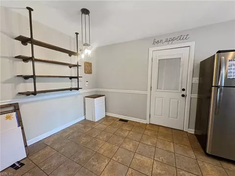 Entry Way - 823 Headrow Ter, Hampton, VA 23666 photo 2 of 3