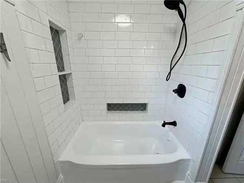 Bath - 823 Headrow Ter, Hampton, VA 23666 photo 3 of 3