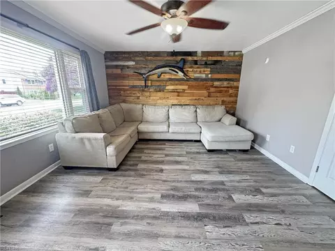 Living - 823 Headrow Ter, Hampton, VA 23666 photo 3 of 4