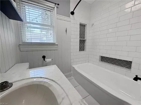 Bath - 823 Headrow Ter, Hampton, VA 23666 photo 2 of 3