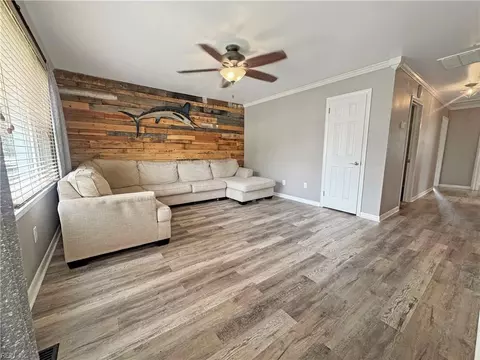 Living - 823 Headrow Ter, Hampton, VA 23666 photo 4 of 4