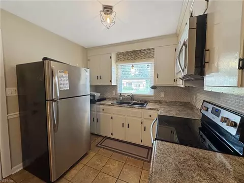 Kitchen - 823 Headrow Ter, Hampton, VA 23666 photo 1 of 1