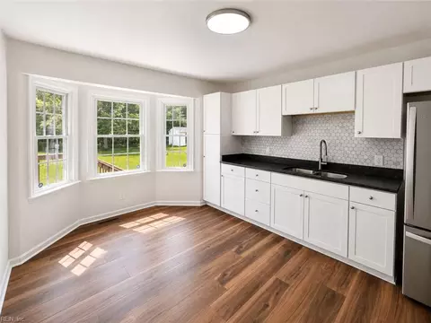 76 Moonlight Rd, Smithfield, VA 23430 photo 9