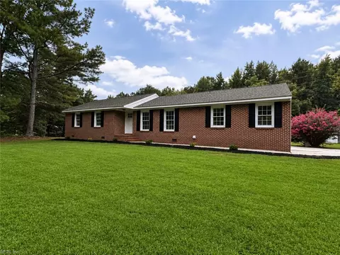 76 Moonlight Rd, Smithfield, VA 23430 photo 3