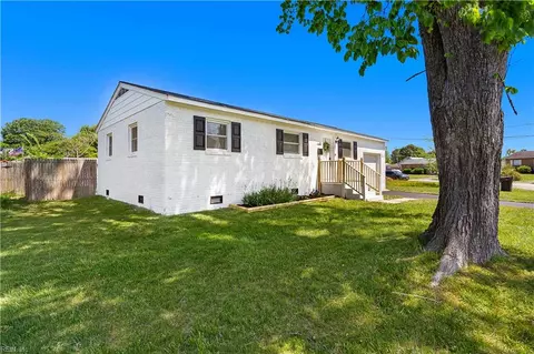 633 Nottingham Dr, Hampton, VA 23669 photo 2