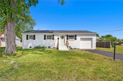 633 Nottingham Dr, Hampton, VA 23669 photo 1