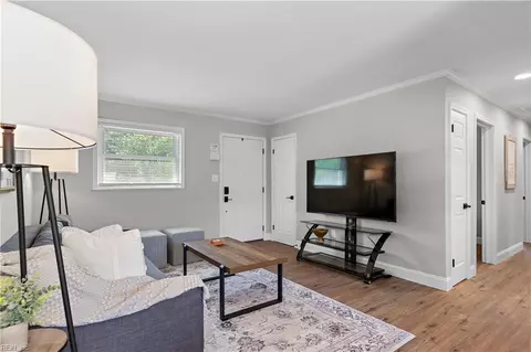 633 Nottingham Dr, Hampton, VA 23669 photo 4