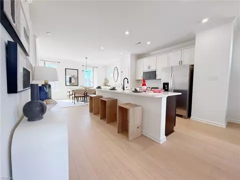 2010 Melbourne St, Newport News, VA 23608