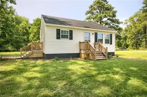 Exterior - 1949 Greys Point Rd, Topping, VA 23169 photo 1 of 5