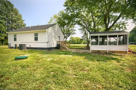 Exterior - 1949 Greys Point Rd, Topping, VA 23169 photo 3 of 5