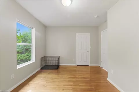 Bedroom - 139 Locust Ave, Hampton, VA 23661 photo 4 of 4