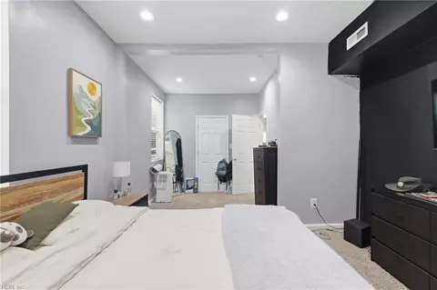 Bedroom - 139 Locust Ave, Hampton, VA 23661 photo 2 of 4