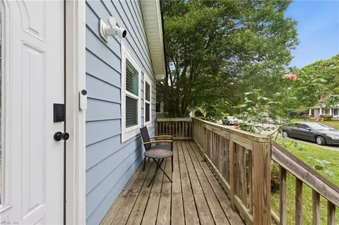 Exterior - 139 Locust Ave, Hampton, VA 23661 photo 1 of 4