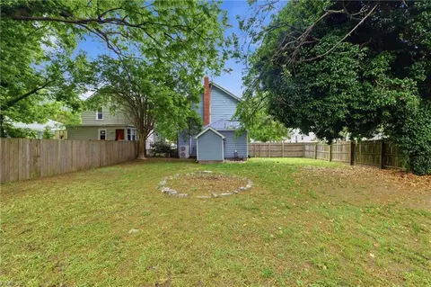 Exterior - 139 Locust Ave, Hampton, VA 23661 photo 3 of 4