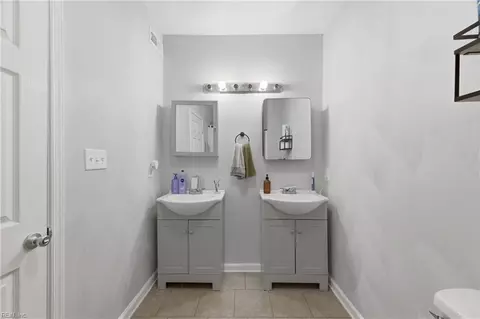 Bath - 139 Locust Ave, Hampton, VA 23661 photo 1 of 2
