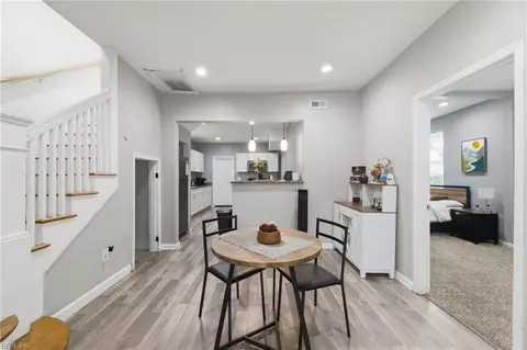 Entry Way - 139 Locust Ave, Hampton, VA 23661 photo 2 of 3