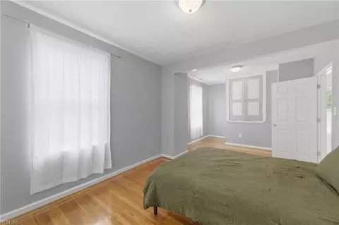 Bedroom - 139 Locust Ave, Hampton, VA 23661 photo 3 of 4