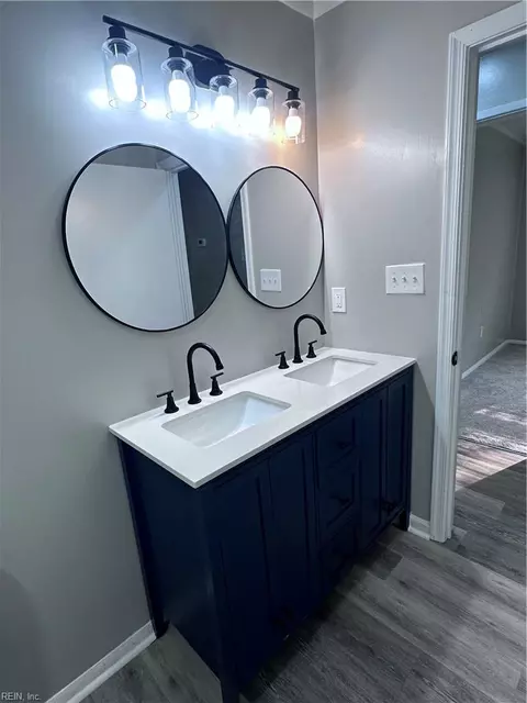 Bath - 617 Renn Rd, Hampton, VA 23663 photo 1 of 3