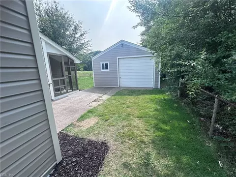 Exterior - 617 Renn Rd, Hampton, VA 23663 photo 5 of 7