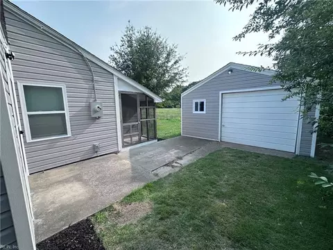 Exterior - 617 Renn Rd, Hampton, VA 23663 photo 4 of 7