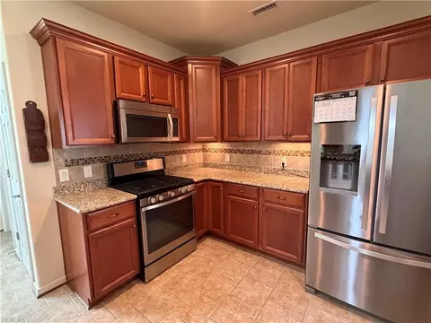 526 Strathmore Ln, Chesapeake, VA 23322