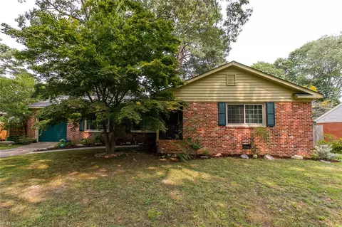5 Barbour Dr, Newport News, VA 23606