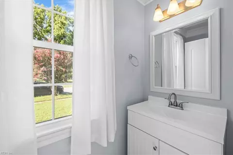 Bath - 118 Braddock Rd, Hampton, VA 23669 photo 1 of 2