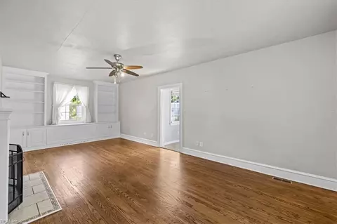 Living - 118 Braddock Rd, Hampton, VA 23669 photo 1 of 5