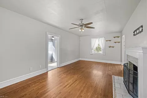 Living - 118 Braddock Rd, Hampton, VA 23669 photo 2 of 5