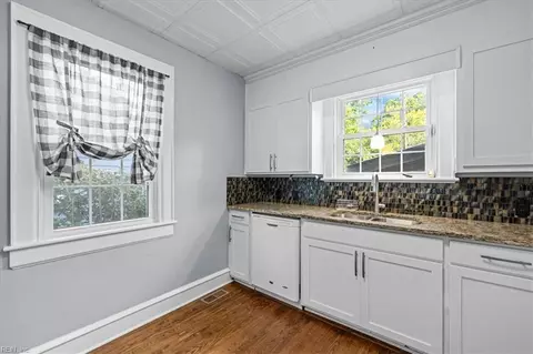 Kitchen - 118 Braddock Rd, Hampton, VA 23669 photo 2 of 4