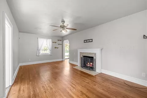 Living - 118 Braddock Rd, Hampton, VA 23669 photo 3 of 5