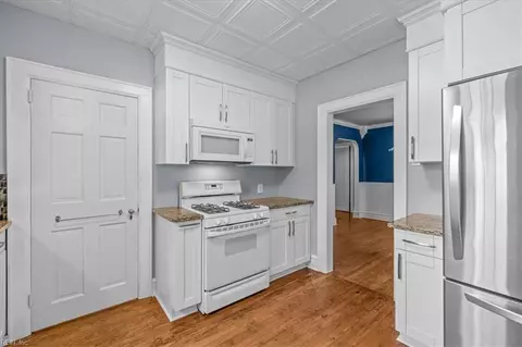 Kitchen - 118 Braddock Rd, Hampton, VA 23669 photo 4 of 4