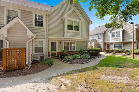 400 Bracknell Arch Arch # A, Chesapeake, VA 23320
