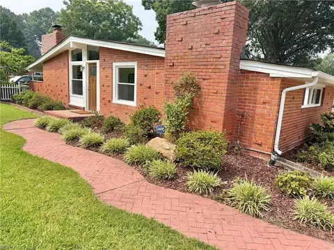 1212 Santeetlah Ave, Chesapeake, VA 23325