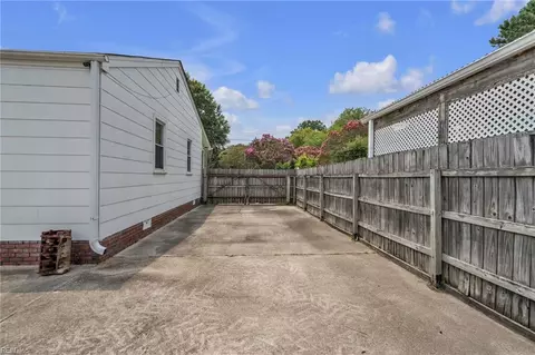 Exterior - 2446 Woolsey St, Norfolk, VA 23513 photo 11 of 11