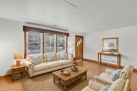 Living - 2446 Woolsey St, Norfolk, VA 23513 photo 2 of 3