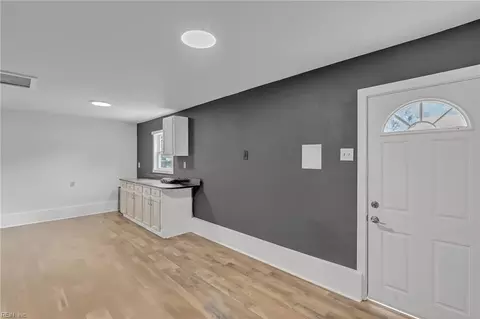 Entry Way - 2446 Woolsey St, Norfolk, VA 23513 photo 3 of 4