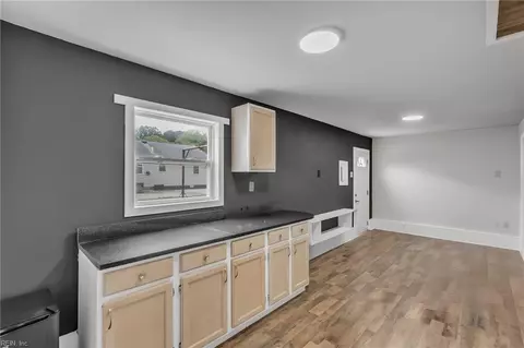 Entry Way - 2446 Woolsey St, Norfolk, VA 23513 photo 4 of 4