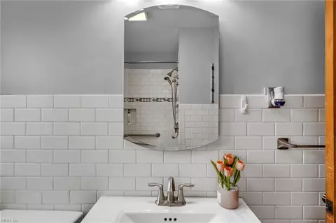 Bath - 2446 Woolsey St, Norfolk, VA 23513 photo 2 of 3